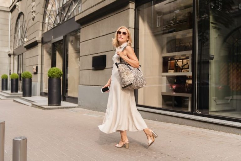 Trend Suggestions For Dressing Up A Fading Tan | Trend Freax