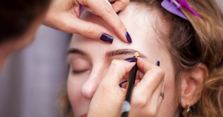 Getting a Makeover of Eyebrows with Forehead Tinting –