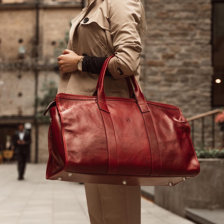 The Enduring Attraction of Girls’s Leather-based Purses –
